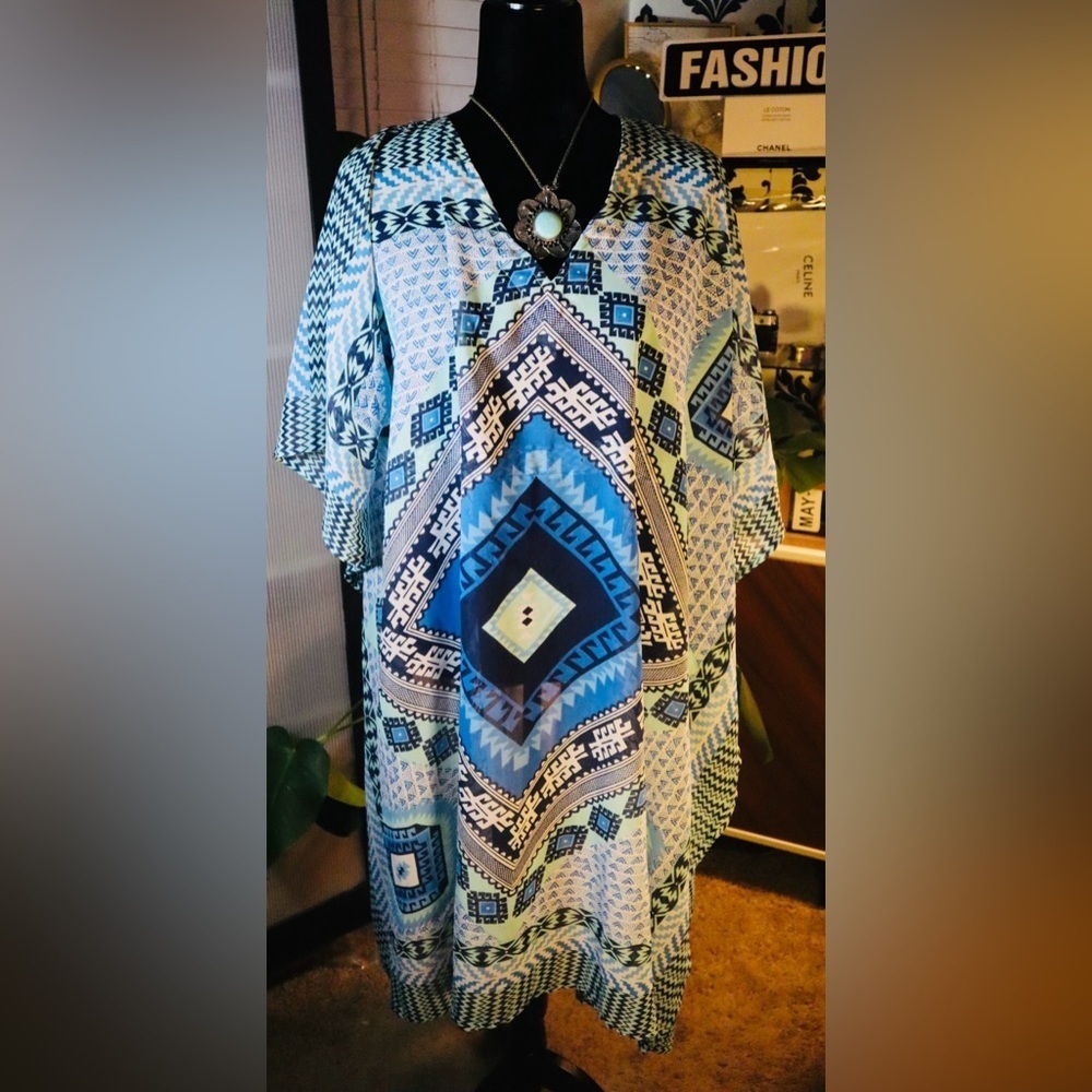 Beautiful Kimono Cover Up - Picture 2 of 5